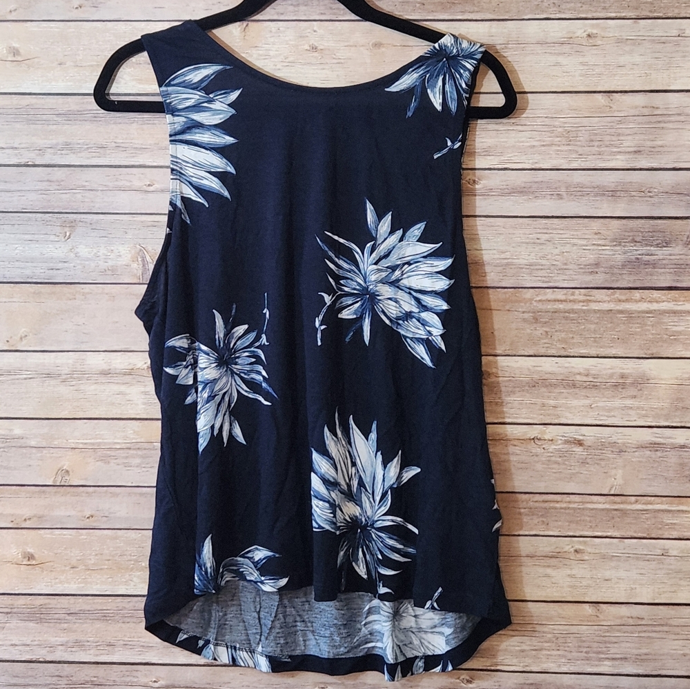 Floral Sleeveless Women's Top - Navy and White